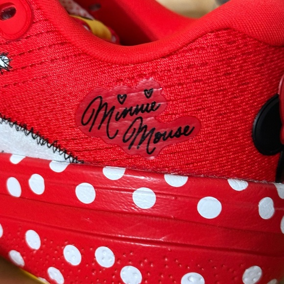 Women’s Brooks Ghost Max 2 Disney Minnie Red and White Run Disney Shoes 8.5 - Picture 4 of 7